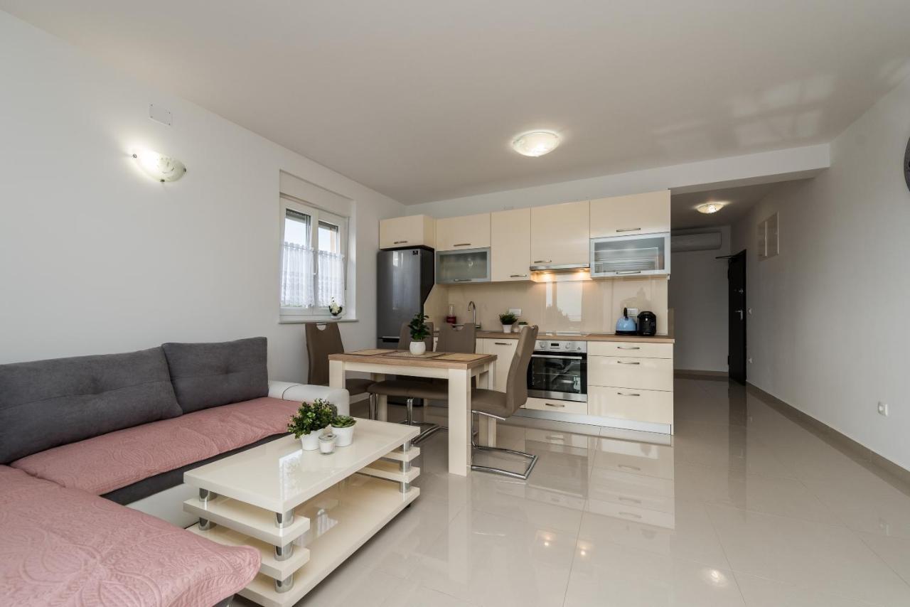 Zoran Brand New Modern Apartments มันเดร ภายนอก รูปภาพ