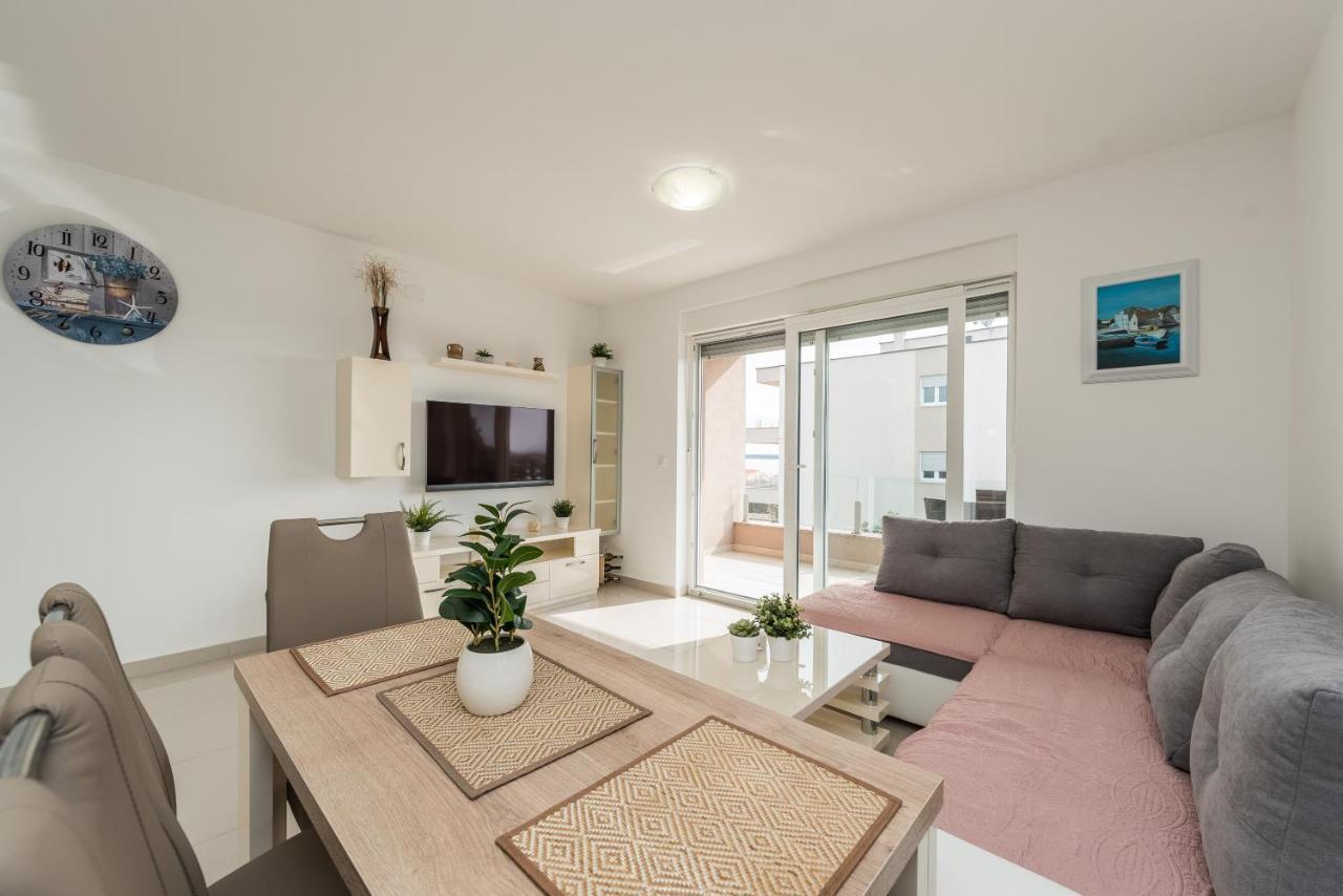 Zoran Brand New Modern Apartments มันเดร ภายนอก รูปภาพ