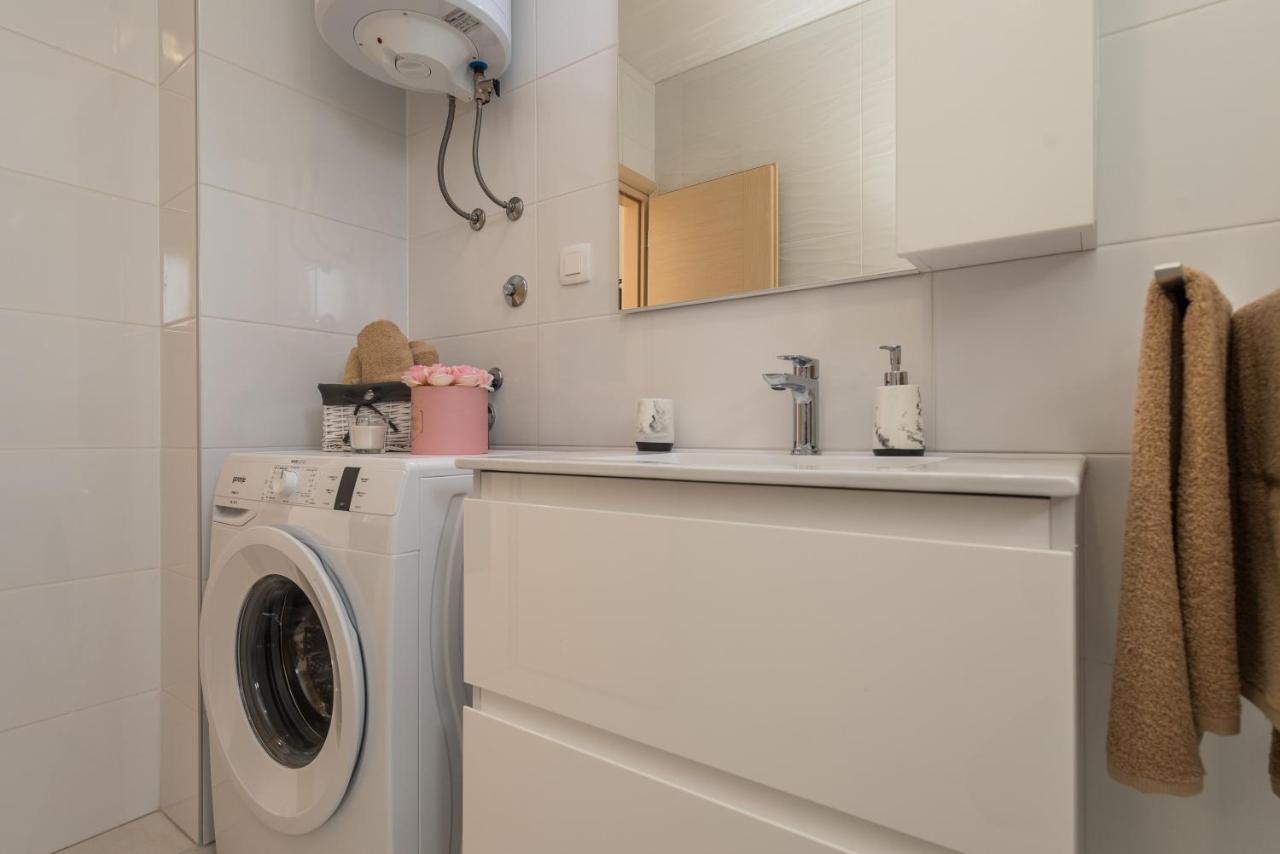 Zoran Brand New Modern Apartments มันเดร ภายนอก รูปภาพ