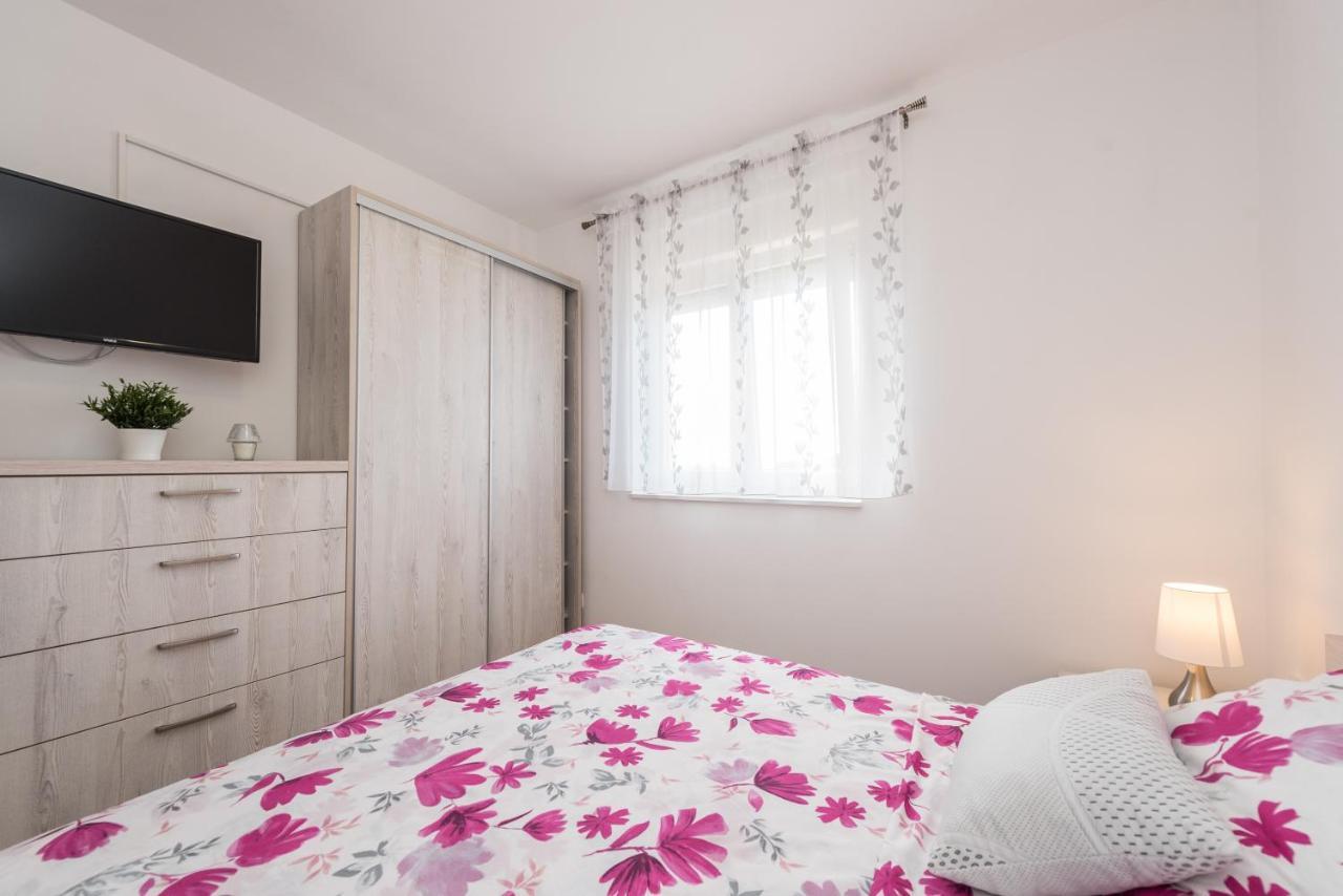 Zoran Brand New Modern Apartments มันเดร ภายนอก รูปภาพ