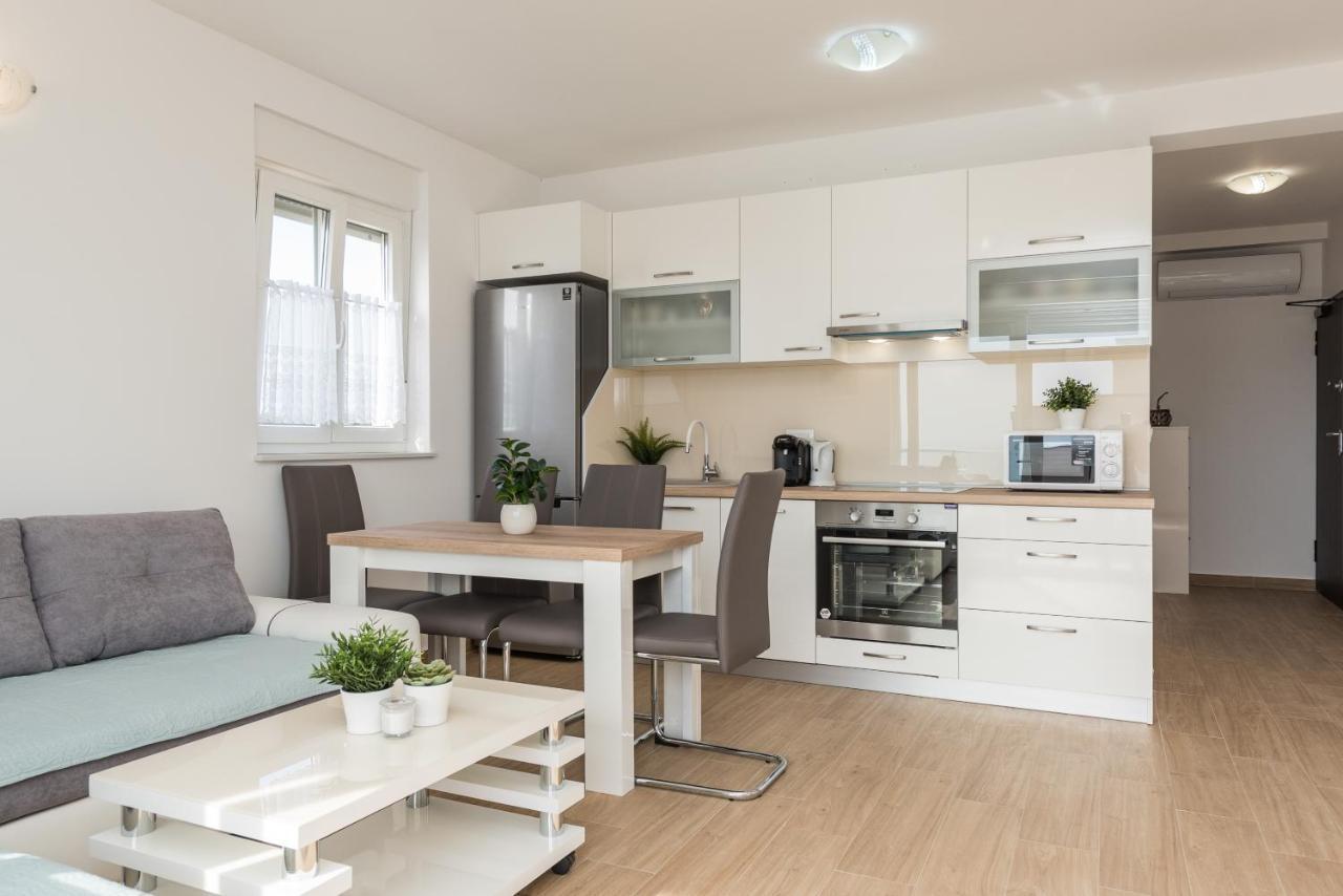 Zoran Brand New Modern Apartments มันเดร ภายนอก รูปภาพ